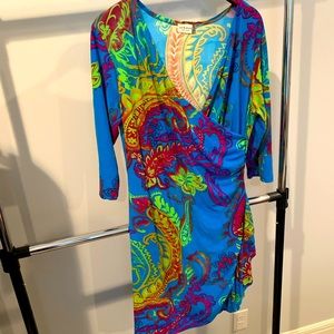 Vibrant colors and the dress looks amazing on